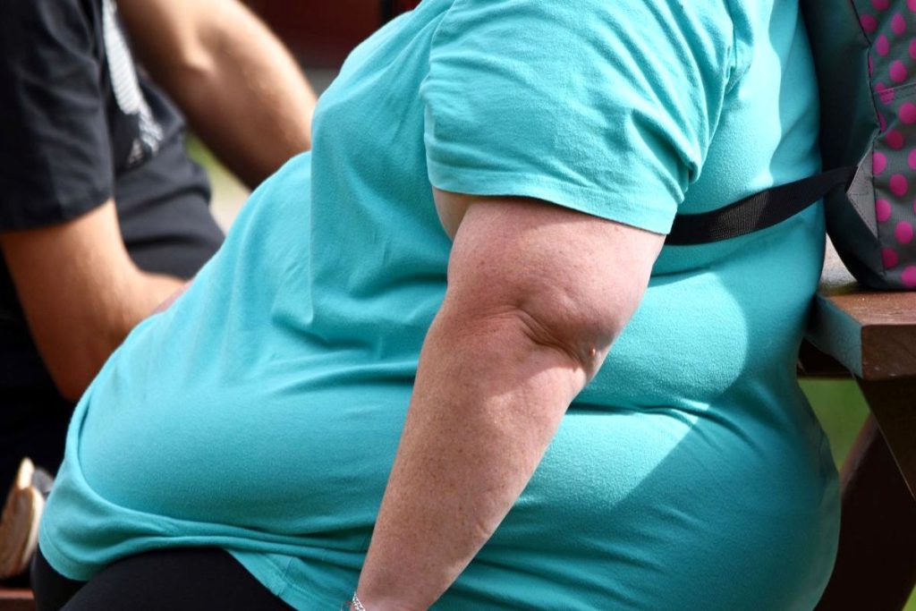 چرا یائسگی منجر به چاقی هورمونی در زنان می‌شود